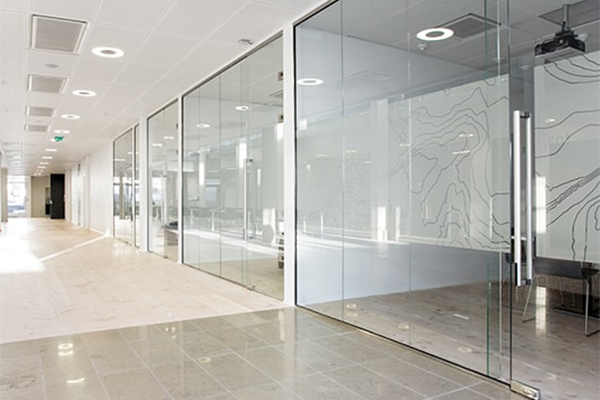 офисная перегородка толщиной 40 мм с элегантным стеклом